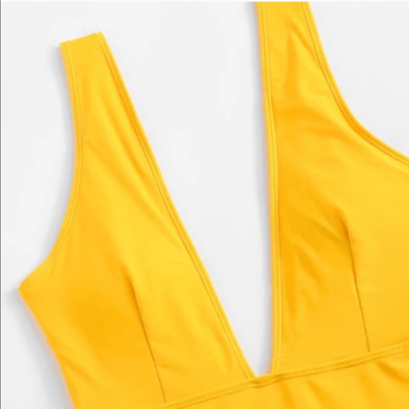 Never worn gold/yellow swimsuit - Picture 4 of 4